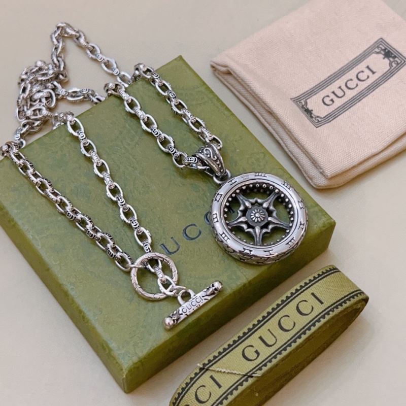 G*u*i necklaces